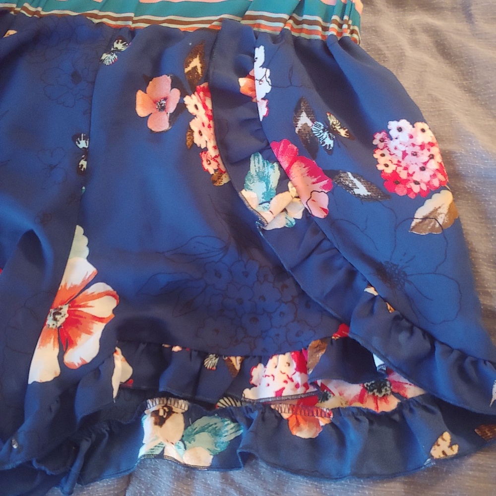 Flower print Shorts with Ruffles - Picture 2 of 3